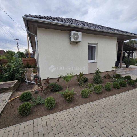 Eladó téglalakás, Lajosmizsén 80 M Ft, 4 szobás