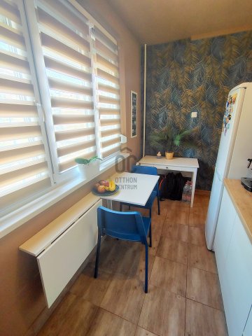 Kiadó panellakás, albérlet, Cegléden 150 E Ft / hó, 3 szobás