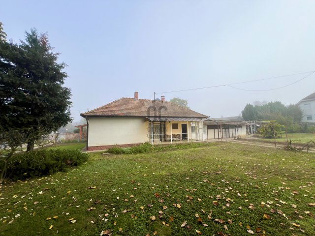 Eladó családi ház, Balatonbogláron 59.98 M Ft, 4 szobás