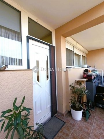 Eladó téglalakás, Mohácson 33 M Ft, 3 szobás