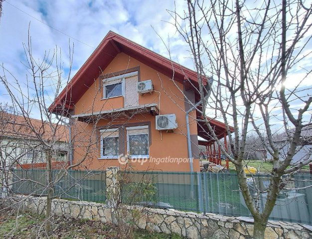 Eladó családi ház, Kisújszálláson 31 M Ft, 3 szobás