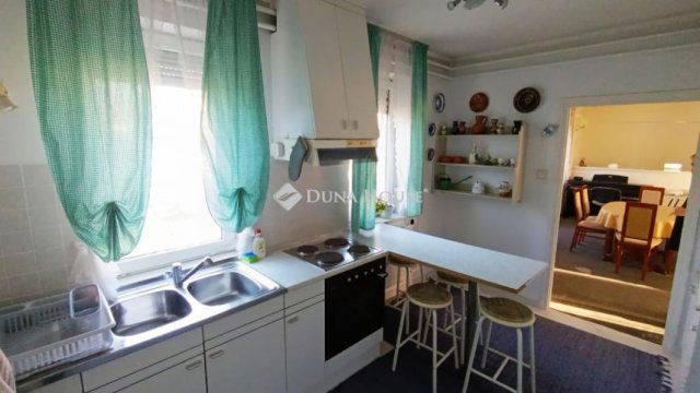 Eladó téglalakás, Mohácson 68.9 M Ft, 4 szobás