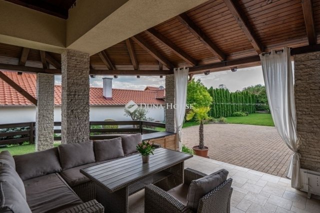 Eladó családi ház, Kecskeméten 330 M Ft, 5 szobás