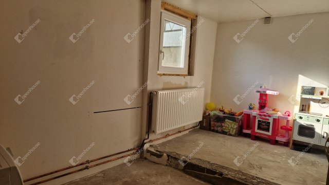 Eladó családi ház, Banán 38 M Ft, 4 szobás