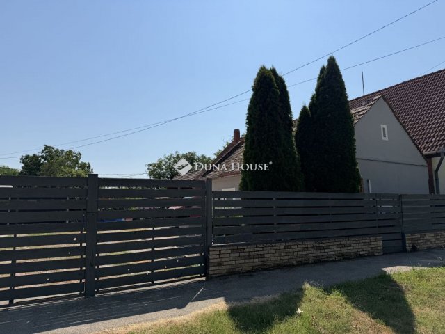 Eladó családi ház, Siklóson, Baross Gábor utcában 46 M Ft