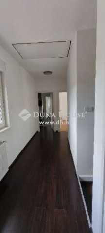 Eladó családi ház, Pécsett 110 M Ft, 4 szobás