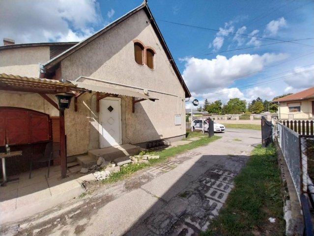 Eladó családi ház, Banán 65 M Ft, 3 szobás