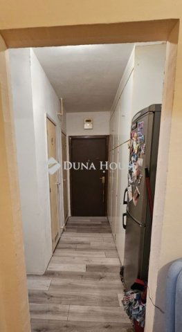 Eladó panellakás, Pécsett 46.99 M Ft, 4 szobás