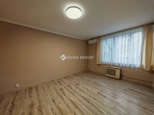 Eladó téglalakás, Szolnokon, Kolozsvári utcában 29.9 M Ft