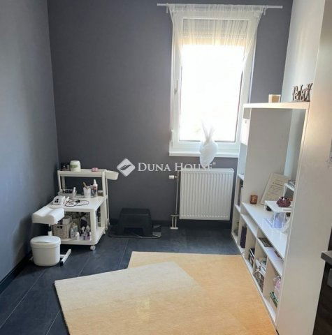 Eladó téglalakás, Budapesten, XVIII. kerületben 70.9 M Ft