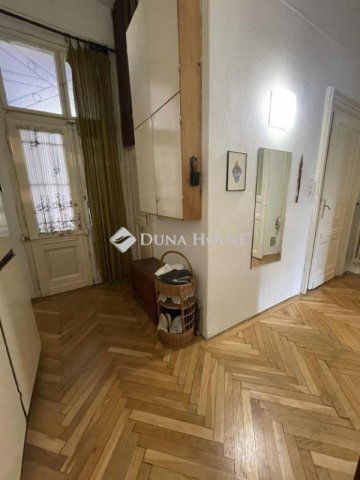 Eladó téglalakás, Budapesten, VI. kerületben 129.9 M Ft