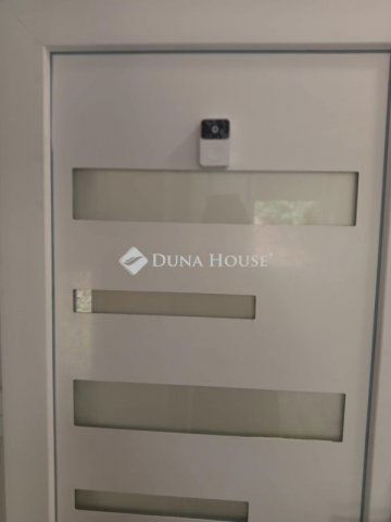 Eladó téglalakás, Komlón 33.9 M Ft, 3 szobás