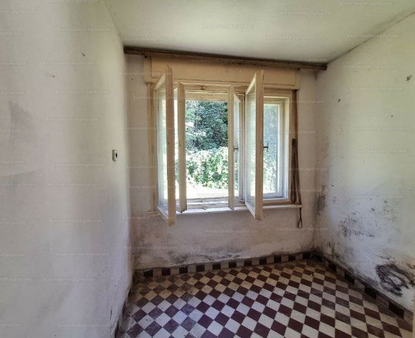 Eladó családi ház, Válluson 22 M Ft, 3 szobás