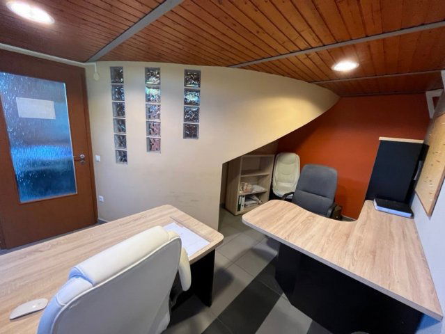 Kiadó iroda, Tiszaújvárosban, Erzsébet téren 64 E Ft / hó