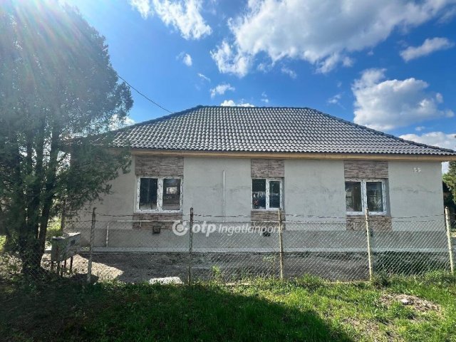 Eladó családi ház, Újszászon 34.99 M Ft, 3+1 szobás