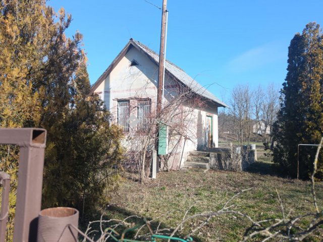 Eladó családi ház, Cegléden, Cinege utcában 28.9 M Ft, 1 szobás