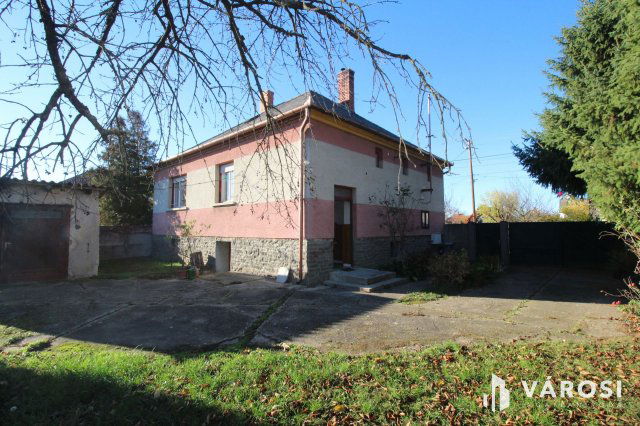 Eladó családi ház, Sárváron 44 M Ft, 2 szobás