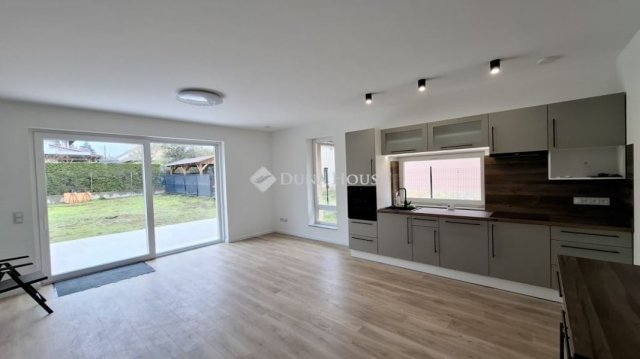 Eladó családi ház, Budapesten, XVI. kerületben 239 M Ft