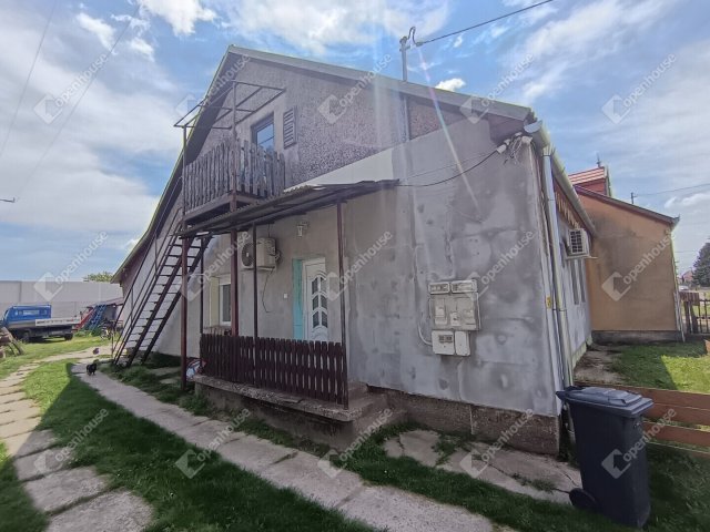 Eladó családi ház, Kadarkúton 36.99 M Ft, 4 szobás