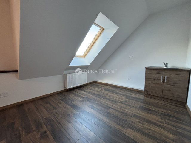 Eladó téglalakás, Sopronban 39.9 M Ft, 1 szobás