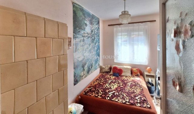 Eladó családi ház, Szekszárdon 33.99 M Ft, 4 szobás