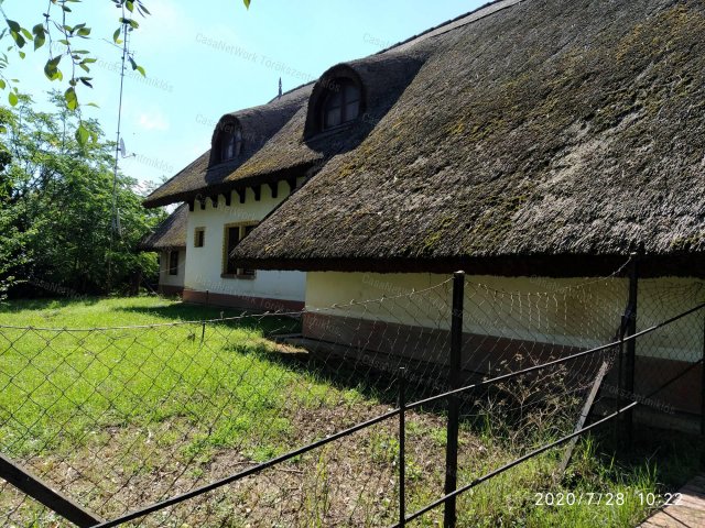 Eladó üzlethelyiség, Kisújszálláson 63.9 M Ft, 7+1 szobás