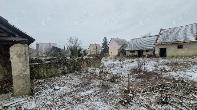 Eladó családi ház, Ácson 26.5 M Ft, 3 szobás