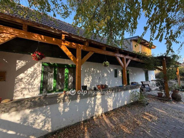 Eladó családi ház, Velencén 49.9 M Ft, 2 szobás