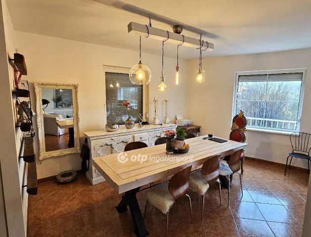 Eladó családi ház, Velencén 165 M Ft, 5 szobás