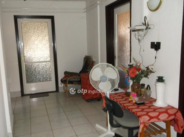 Eladó családi ház, Gyöngyösön 59.9 M Ft, 5+1 szobás