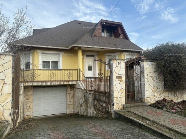Eladó családi ház, Gyöngyösön, Brassói utcában 128 M Ft