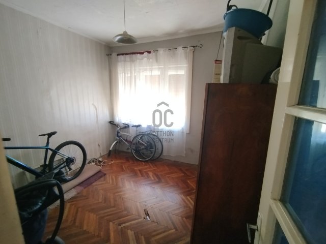 Eladó családi ház, Újszászon 14 M Ft, 2 szobás
