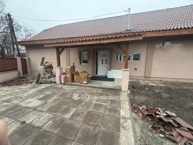 Eladó családi ház, Békéscsabán 45.5 M Ft, 2+1 szobás