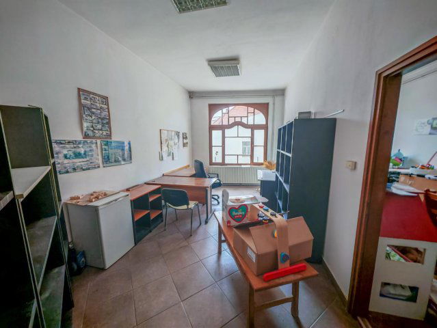 Eladó iroda, Tatán 41.5 M Ft / költözzbe.hu