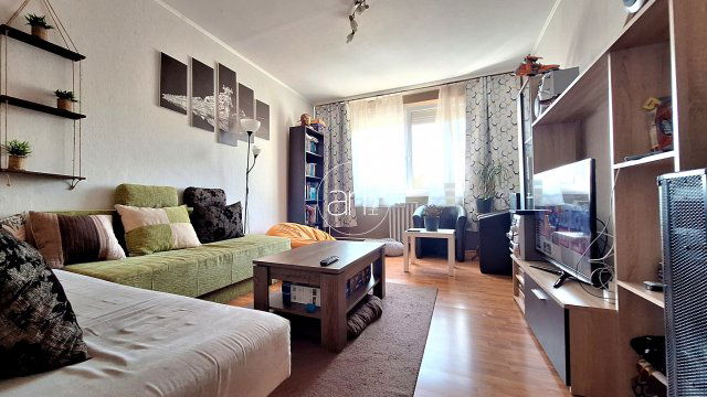 Eladó panellakás, Szegeden 54 M Ft, 3 szobás