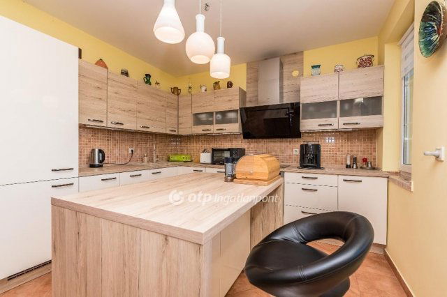 Eladó ikerház, Piliscsabán 135 M Ft, 4 szobás