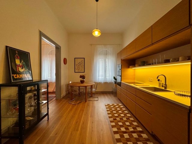 Kiadó téglalakás, albérlet, Pécsett, Rákóczi úton, 3 szobás