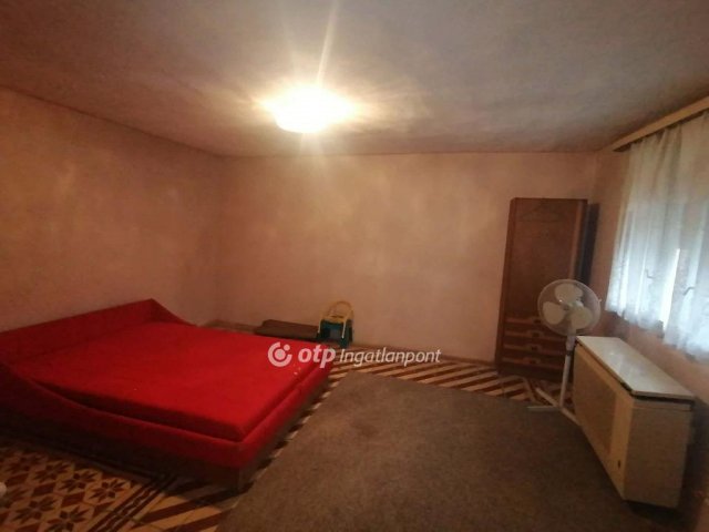 Eladó családi ház, Kecelen 10 M Ft, 1+1 szobás