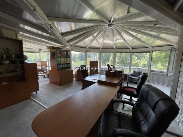 Eladó családi ház, Budapesten, XV. kerületben 200 M Ft, 7 szobás