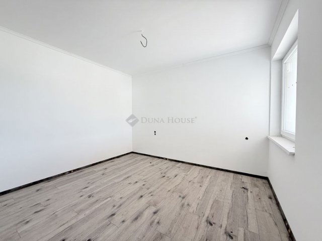 Eladó ikerház, Szigetcsépen 88.9 M Ft, 5 szobás