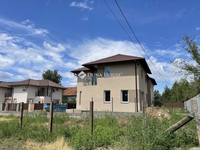 Eladó ikerház, Vecsésen 145 M Ft, 5 szobás