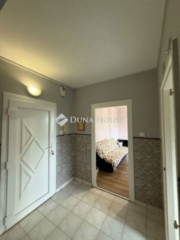 Eladó panellakás, Veszprémben 41.4 M Ft, 2 szobás