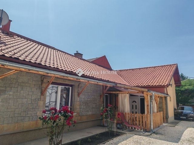 Eladó családi ház, Budapesten, XV. kerületben 185 M Ft, 4 szobás