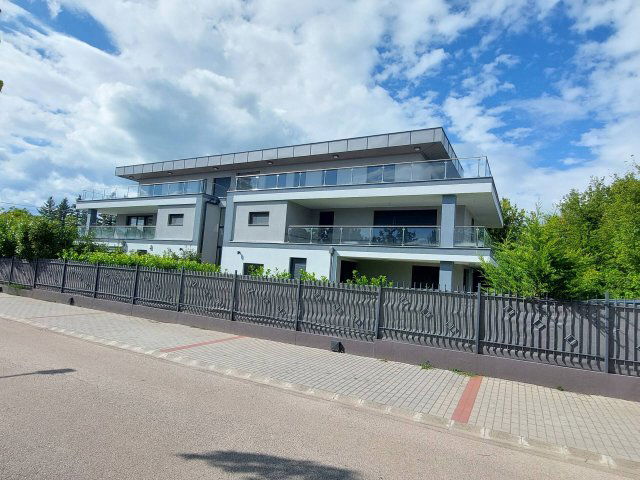 Eladó téglalakás, Szántódon 330.75 M Ft, 3+2 szobás