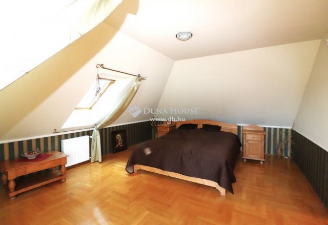 Eladó családi ház, Leányfaluban 250 M Ft, 5 szobás