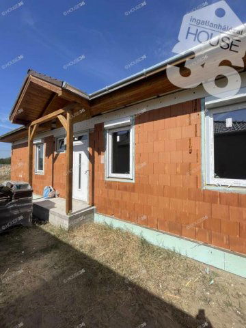 Eladó családi ház, Helvécián 72 M Ft, 4 szobás