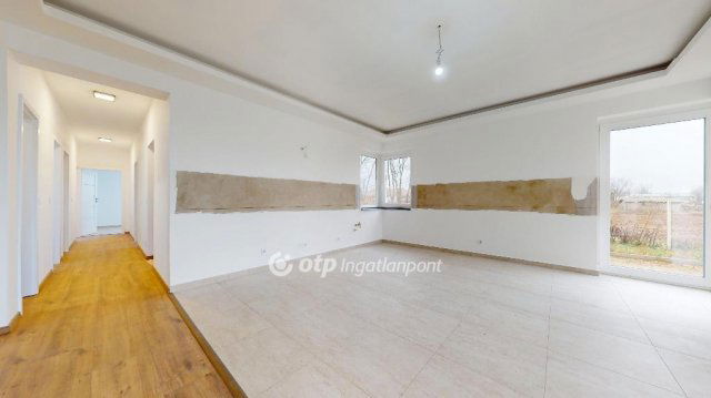 Eladó családi ház, Levelek 61 M Ft, 4 szobás