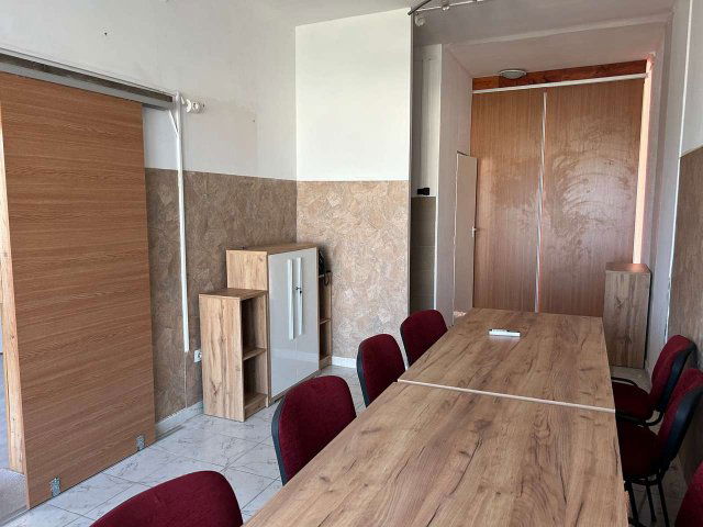 Kiadó üzlethelyiség, Nyíregyházán, Petőfi téren 50 E Ft / hó