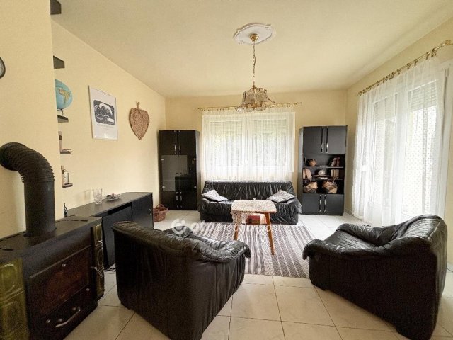 Eladó családi ház, Balatonszemesen 146.8 M Ft, 8 szobás