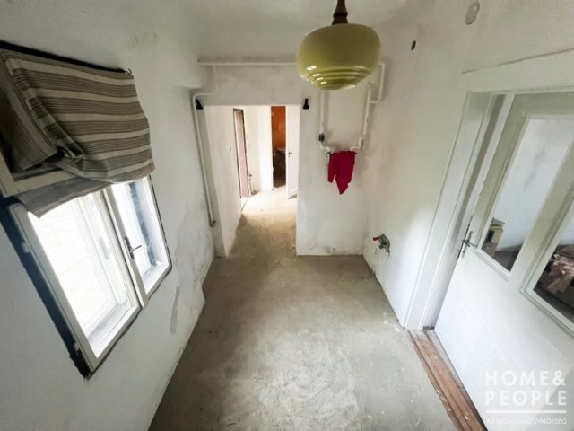 Eladó családi ház, Szegeden 31.3 M Ft, 2 szobás